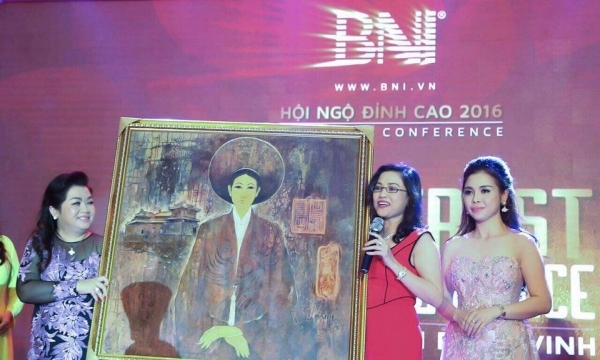 Doanh nhân Mã Đào Ngọc Bích tặng tranh để gây quỹ từ thiện